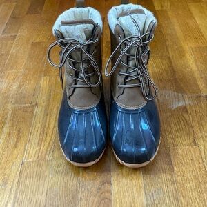 Size 9 women’s Sporto winter boots